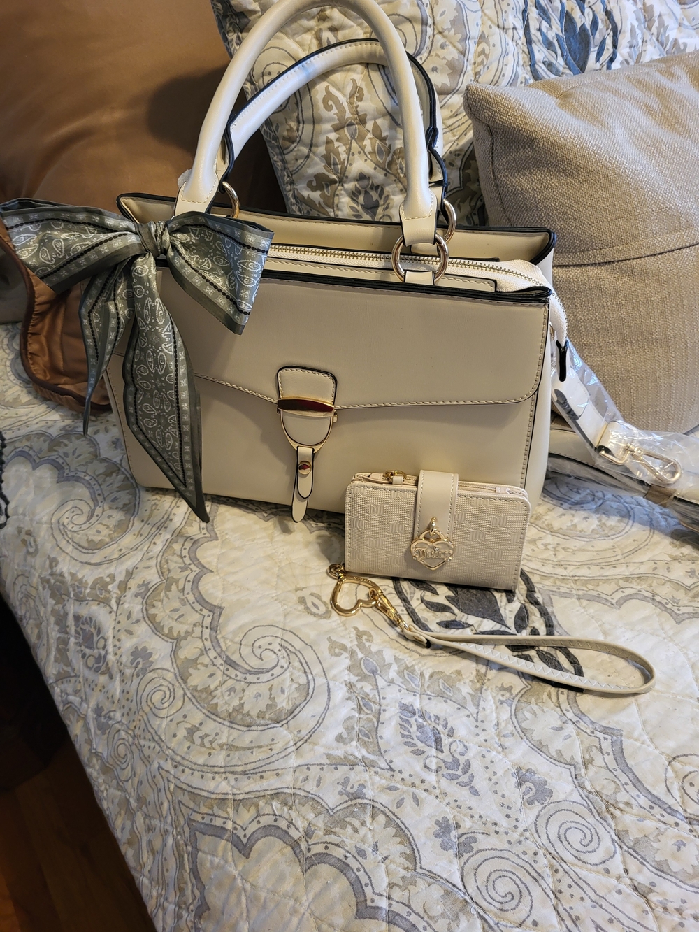 Elegant Cream Satchel Handbag with Matching Wallet